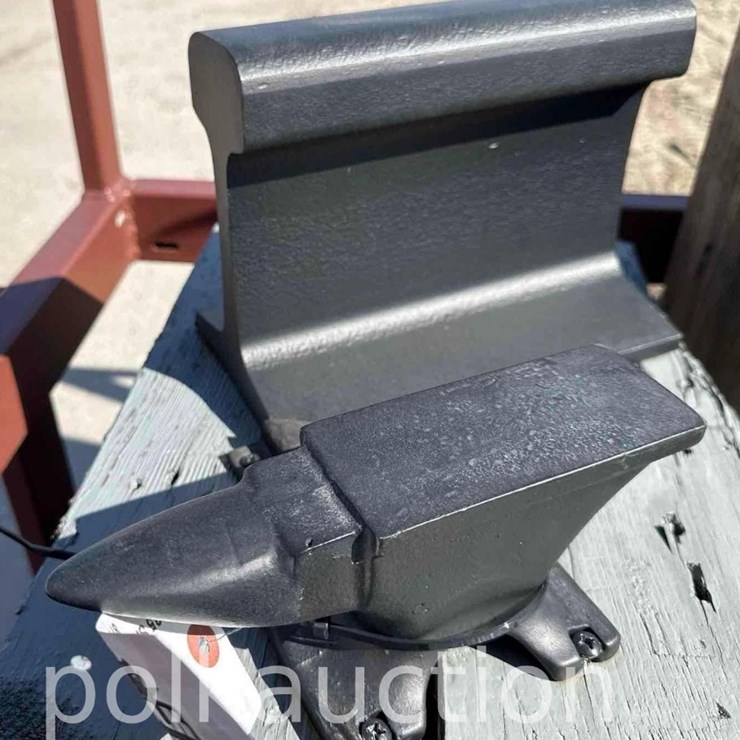 1734 - (4) SMALL ANVILS - FROM THE HARLAN BEER ESTATE