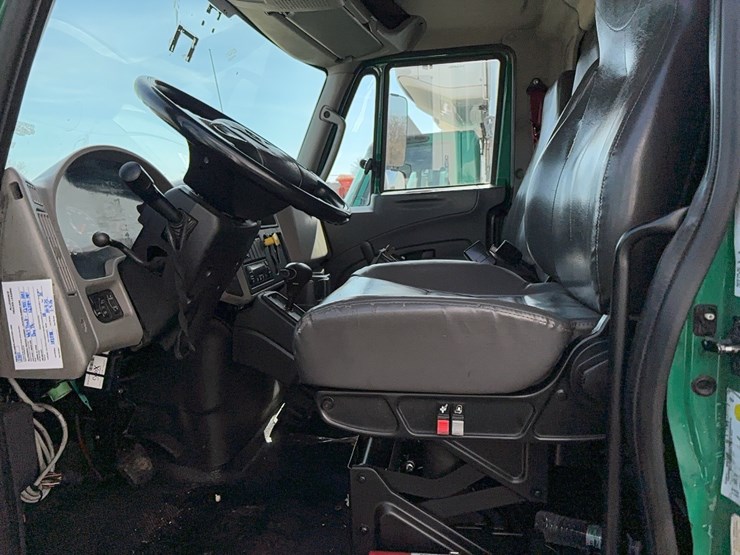 2016-international-durastar-4300-image-9