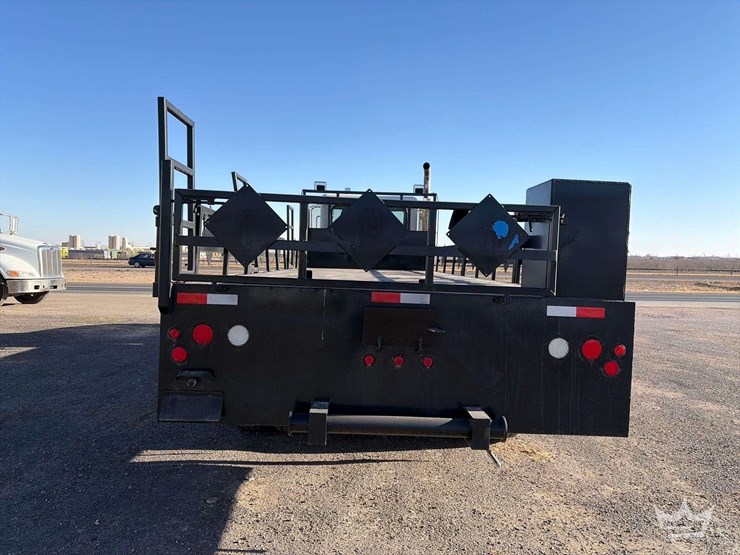 2015-peterbilt-348-image-26