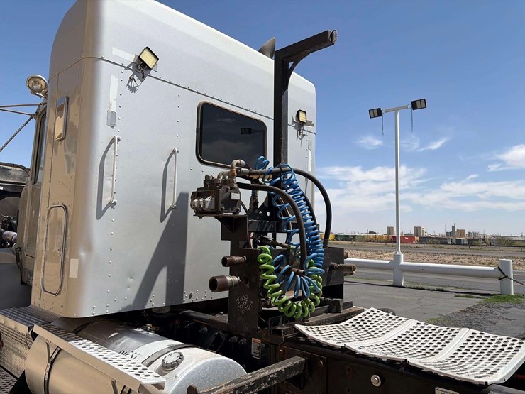 2015-kenworth-t800-t/a-wet-kit-sleeper-cab-truck-tractor-image-18