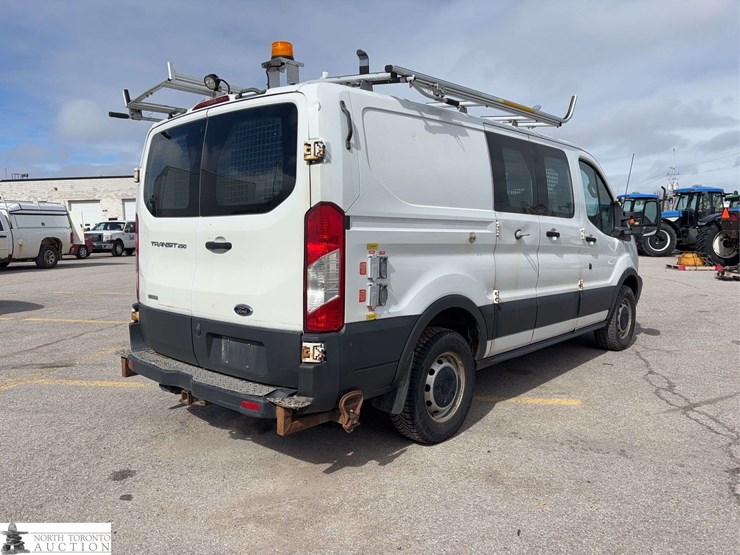 2017-ford-transit-image-5