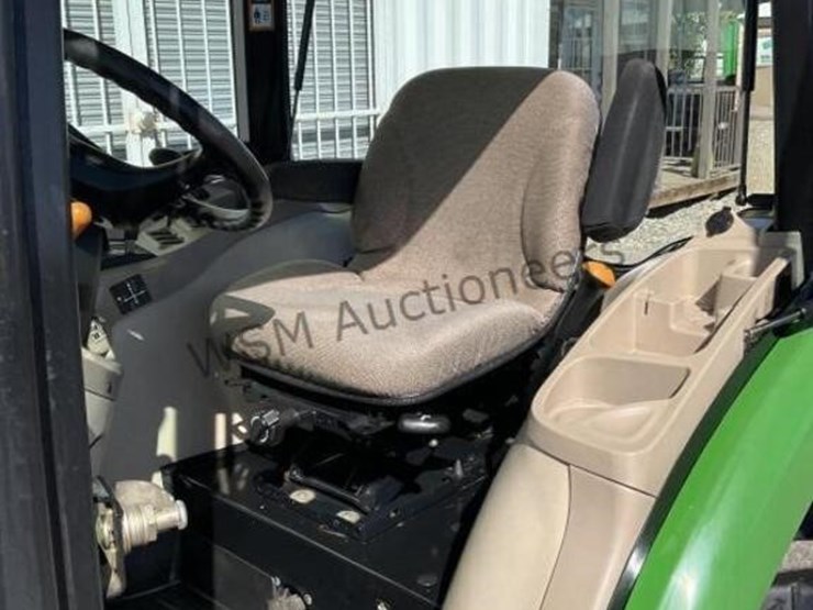 john-deere-3320-image-16