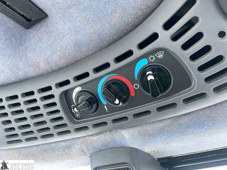 2014-new-holland-tv6070-image-25