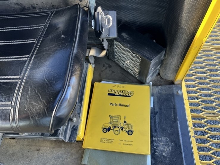 2015-superior-broom-dt80j-image-30