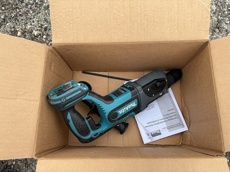 new-makita-7/8"-rotary-hammer-accepts-sds-plus-bits---xrh04z--1-yr-factory-warranty--recon-new-support-equipment-image-1