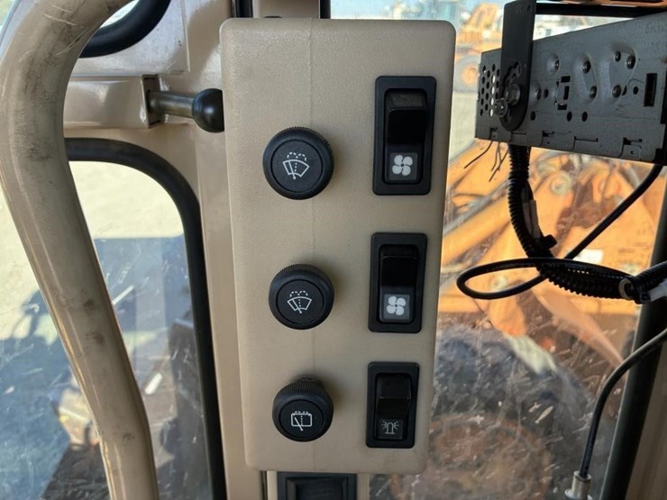 2005-caterpillar-143h-image-30