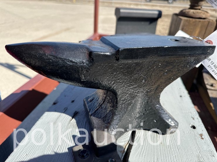 1732---12.5"-x-3"-anvil---from-the-harlan-beer-estate-image-3