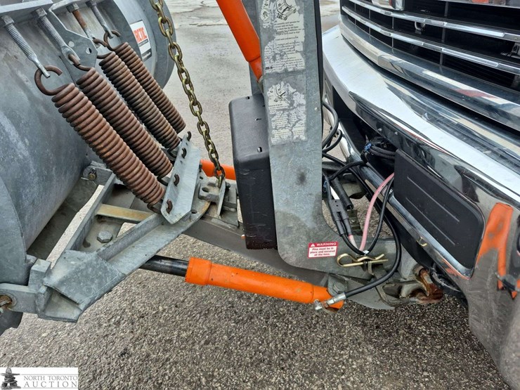 2016-chevrolet-silverado-2500hd-image-34