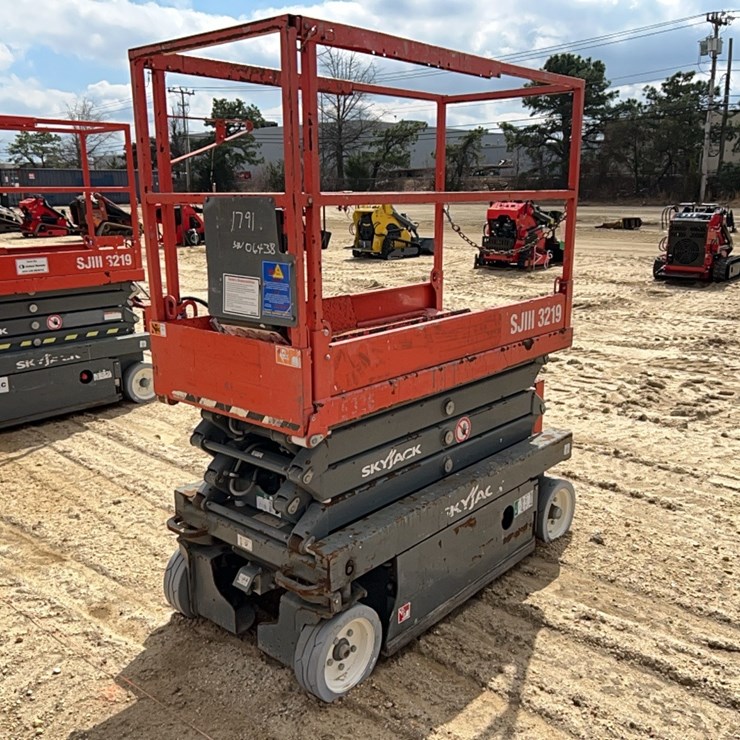 2017 SKYJACK SJIII3219