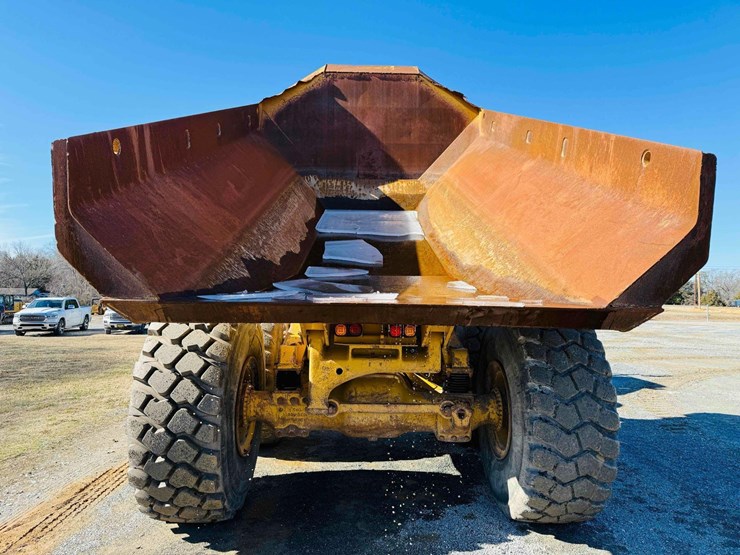 2015-caterpillar-735b-image-3