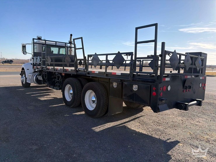 2015-peterbilt-348-image-2