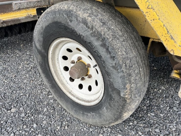 2015-superior-broom-dt80j-image-24