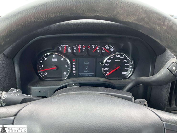 2016-chevrolet-silverado-2500hd-image-21