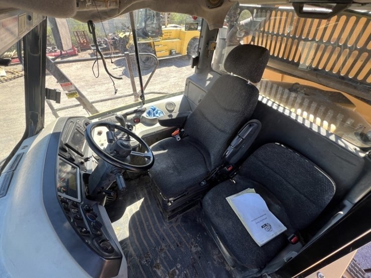 2013-caterpillar-740b-image-51