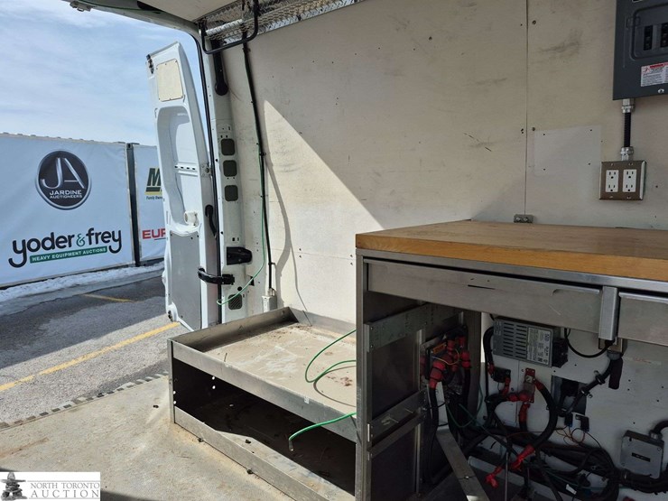 2013-mercedes-benz-sprinter-2500-image-27