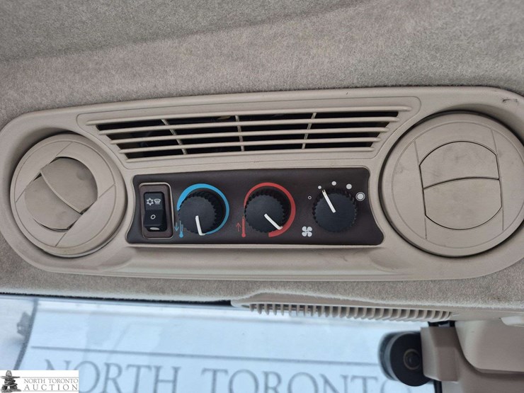 2006-john-deere-5325-image-24