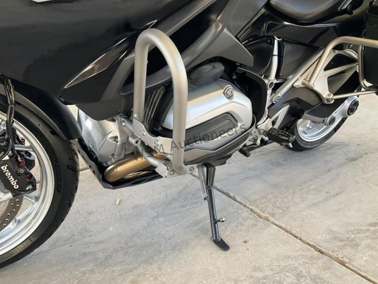 2015-bmw-1200rt-motorcycle-image-10