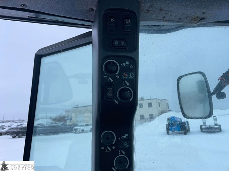 2014-new-holland-tv6070-image-19