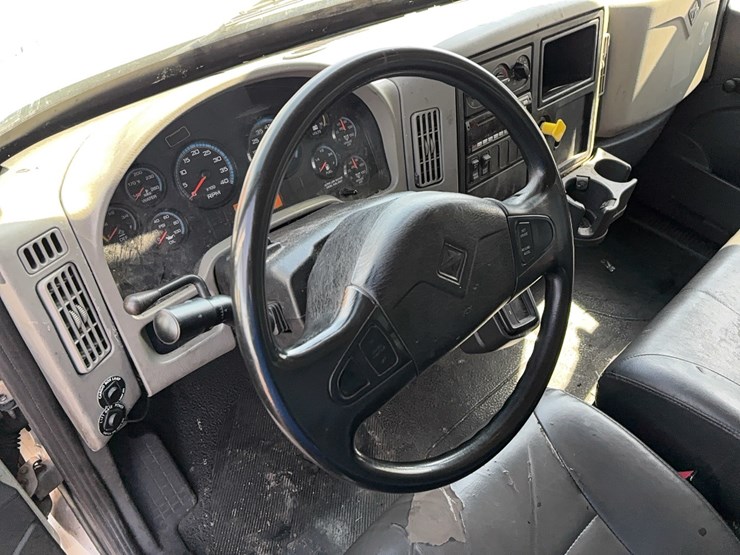 2015-international-durastar-4300-image-15