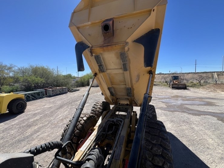 2013-caterpillar-740b-image-36