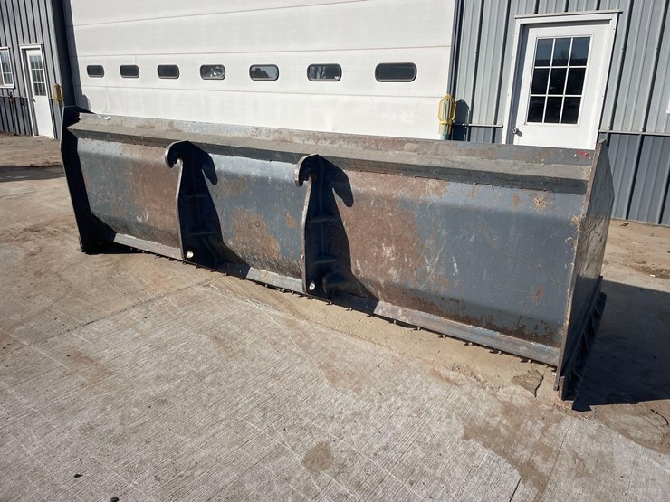 raveling-12ft-volvo-loader-mount-push-blade--1-owner-image-2