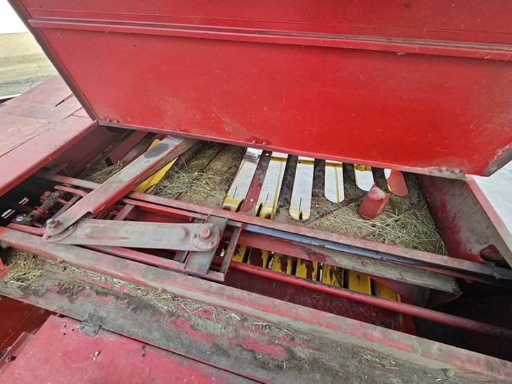 new-holland-268-image-25