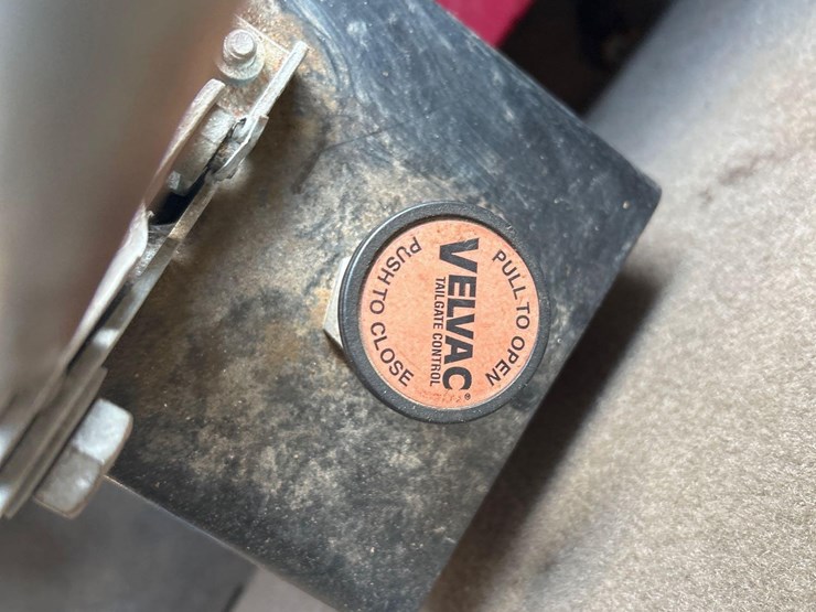 2007-sterling-l9500-image-57