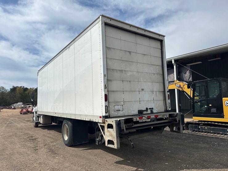 2019-hino-268-image-4