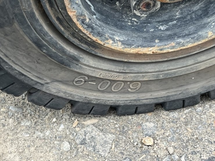 2014-toyota-8fgu25-image-12