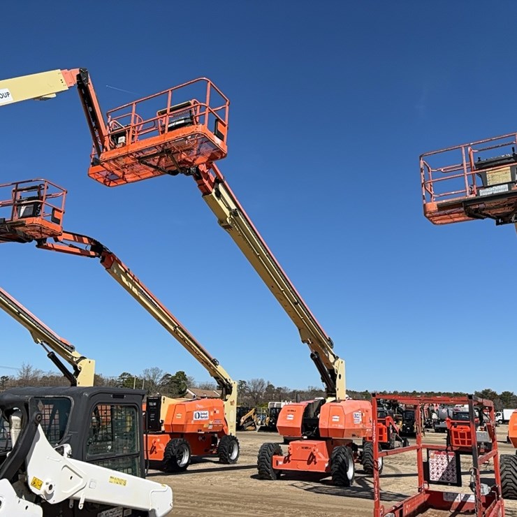 2016 JLG 800S