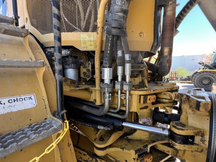2013-caterpillar-740b-image-13
