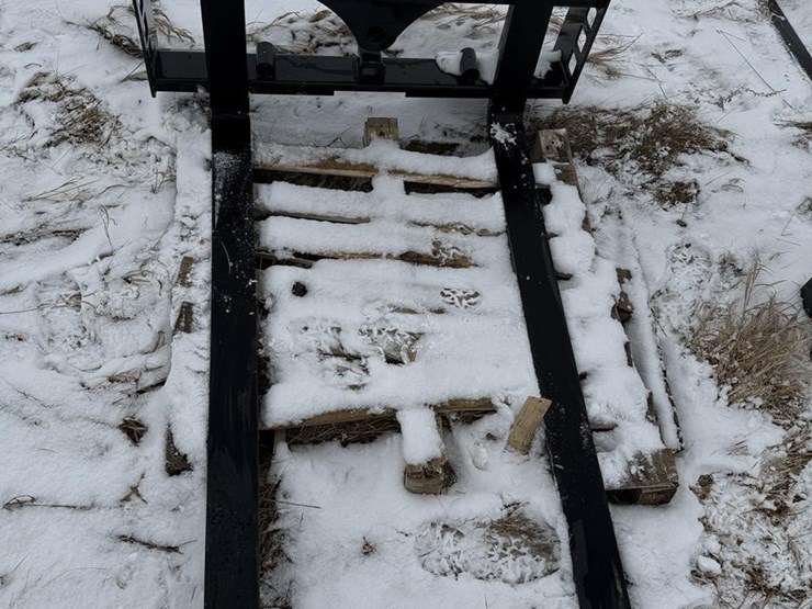 60"-pallet-forks-w/-bale-spear-image-2