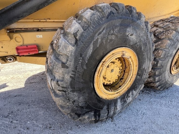 2013-caterpillar-740b-image-17