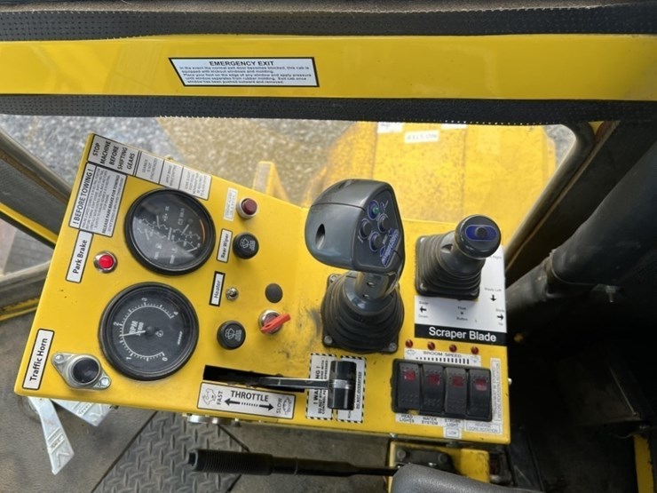 2015-superior-broom-dt80j-image-35