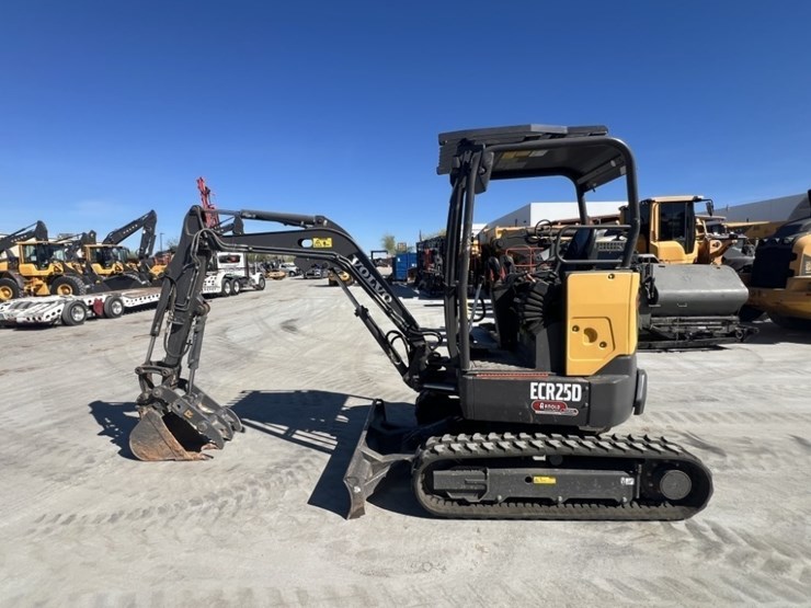 2022-volvo-ecr25d-image-2