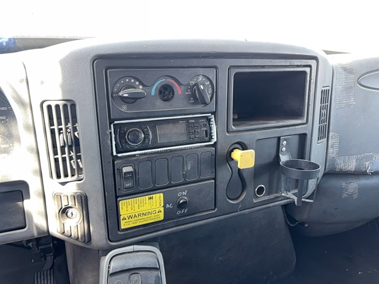 2005-international-durastar-4300-image-15