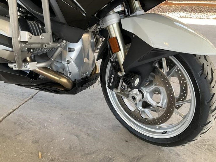 2015-bmw-1200rt-motorcycle-image-9