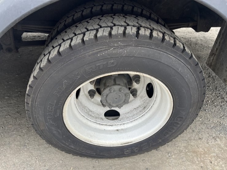 2010-freightliner-mt55-image-15