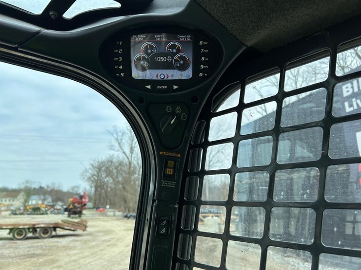 2022-bobcat-t740-image-24