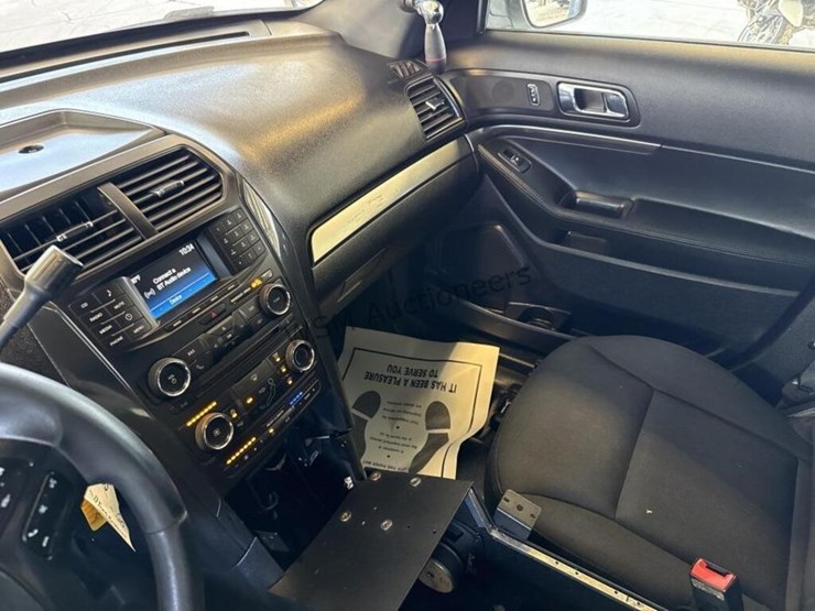 2017-ford-explorer-image-18