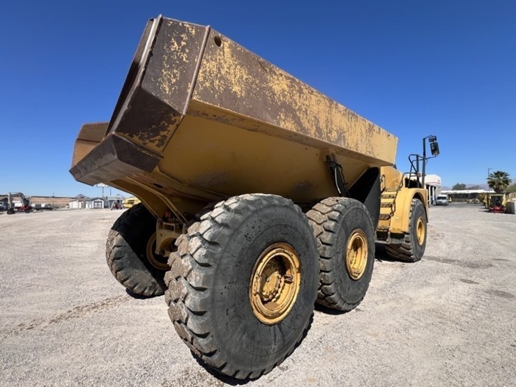 2013-caterpillar-740b-image-5