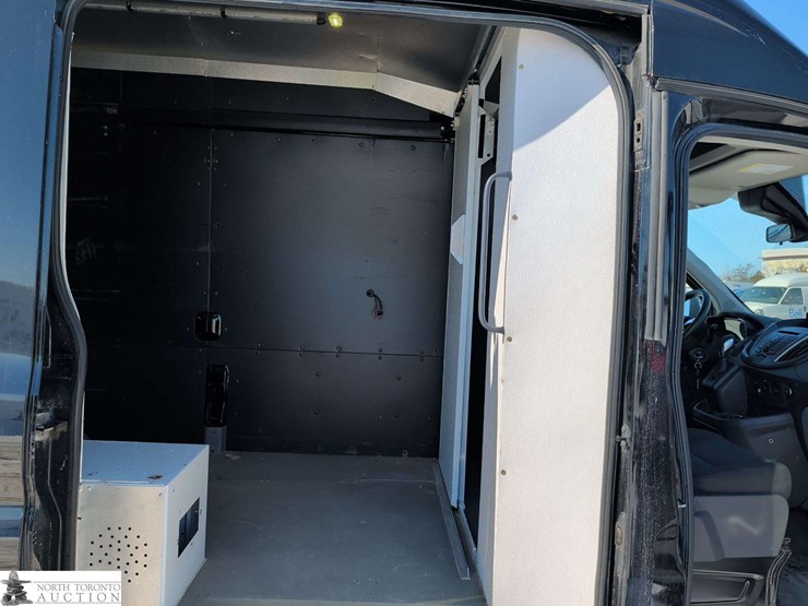 2017-ford-transit-image-28