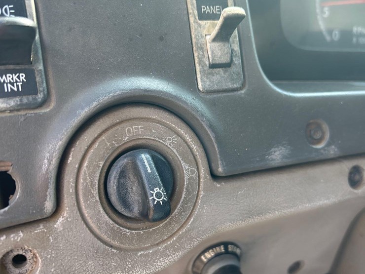 2007-sterling-l9500-image-64