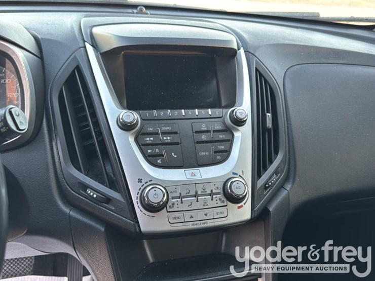 2017-chevrolet-equinox-image-16