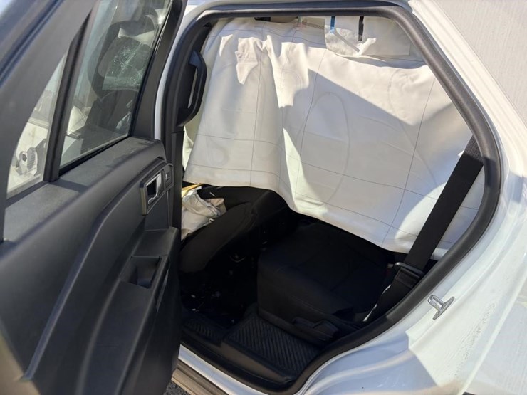 2022-ford-explorer-image-11