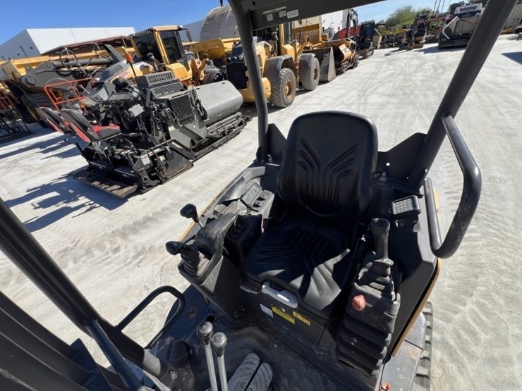 2022-volvo-ecr25d-image-26