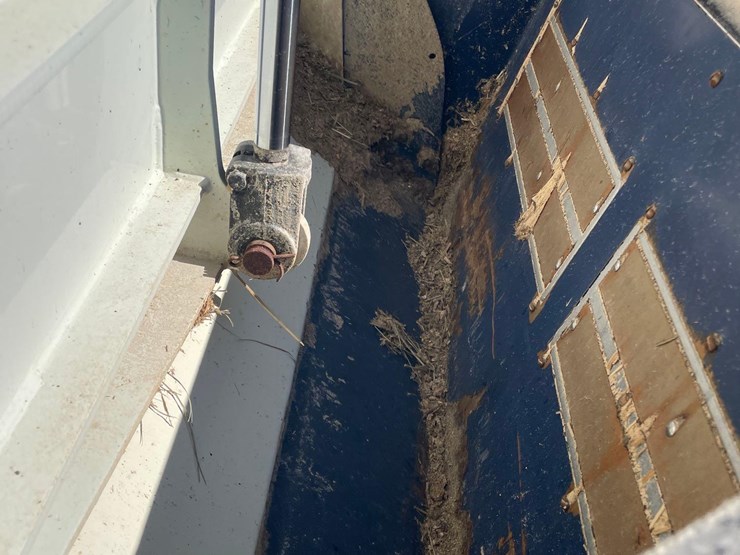 2024-herd-boss-6160-mixer-wagon--1-owner-image-35