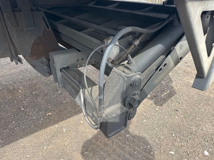 2019-hino-268-image-13