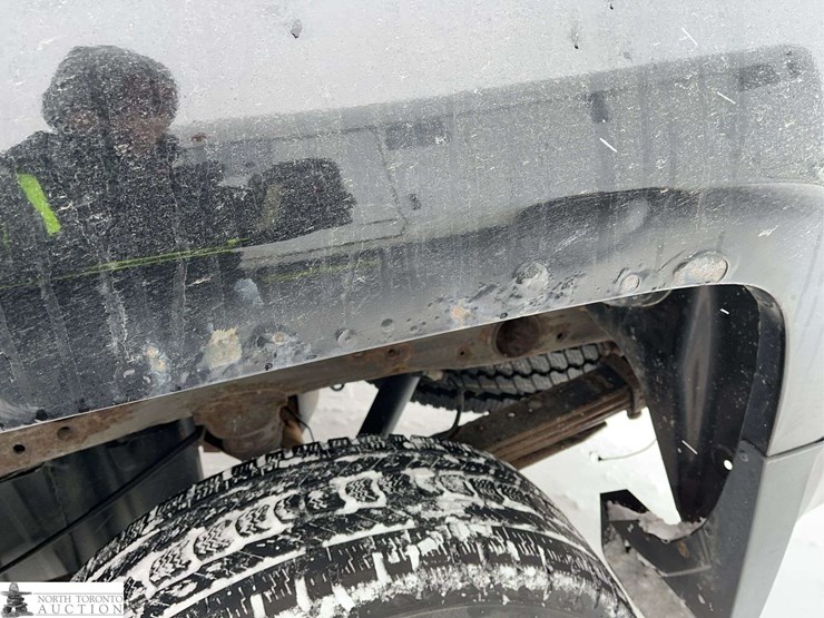 2016-chevrolet-silverado-2500hd-image-14