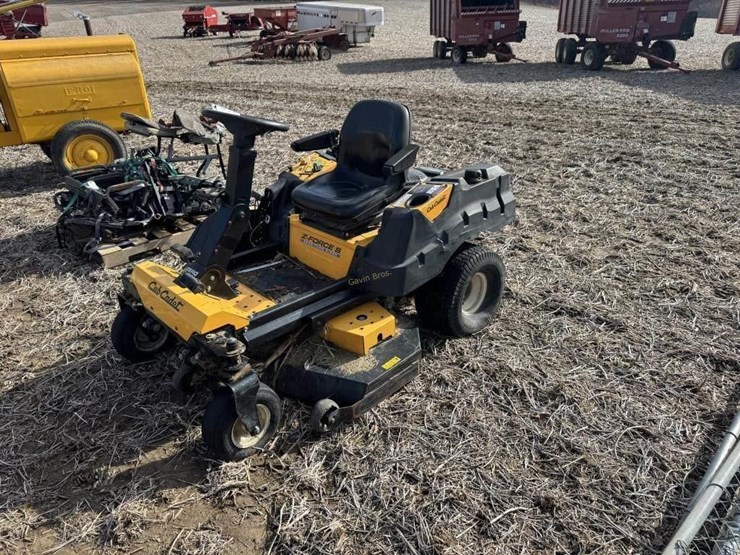 cub-cadet-z-force-s-lawn-mower---off-site-image-1